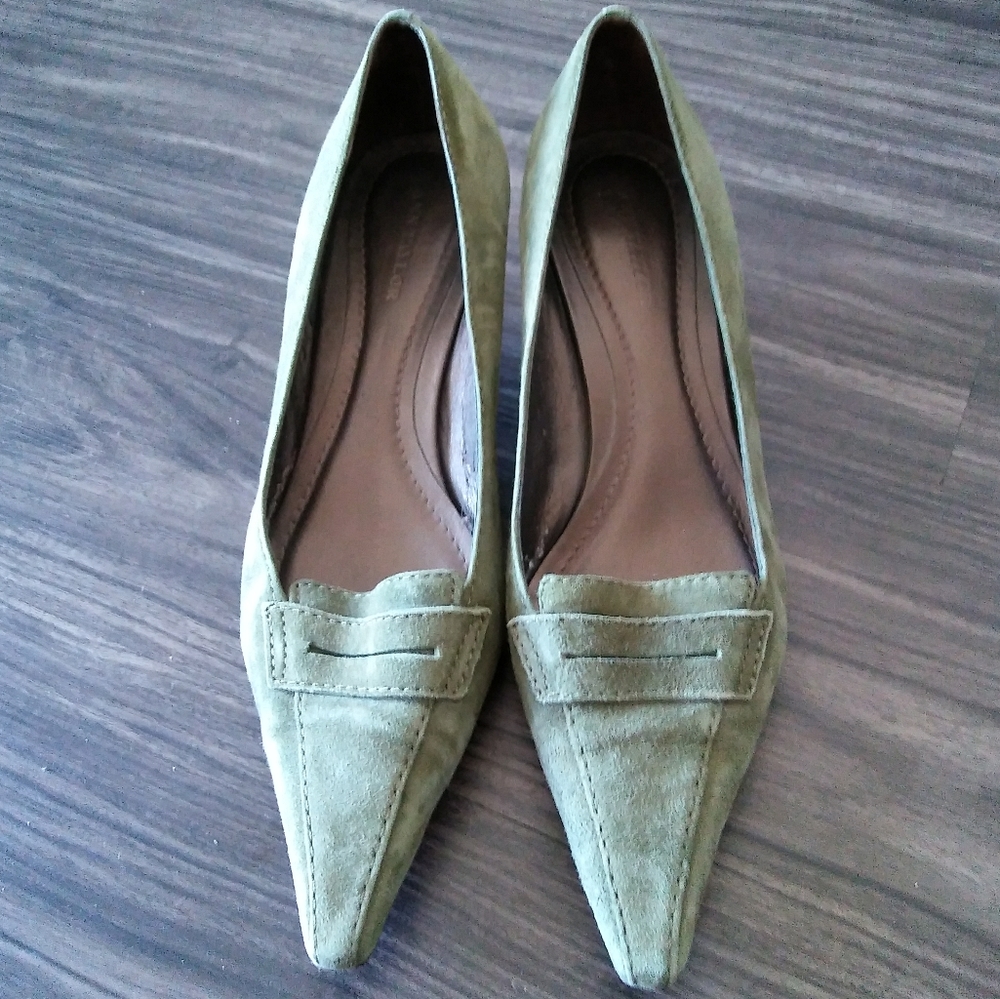 Ann Taylor | Green Velvet Flats (7M)